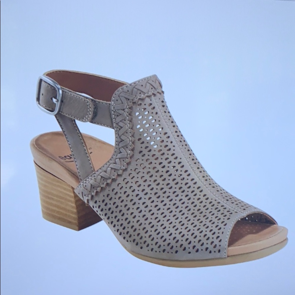 Earth sandal  grey 7M block heal comfort focused